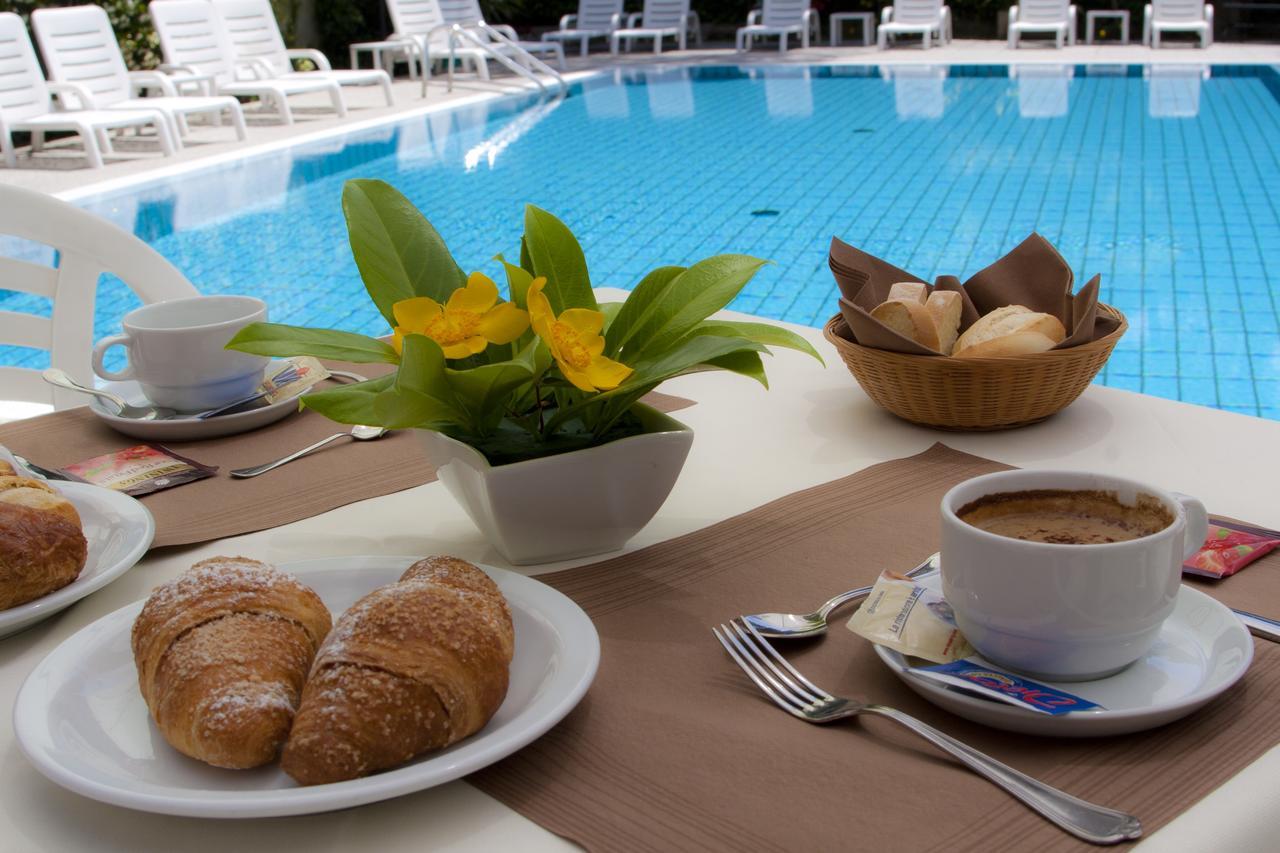 Hotel Reggiana Riccione Zewnętrze zdjęcie